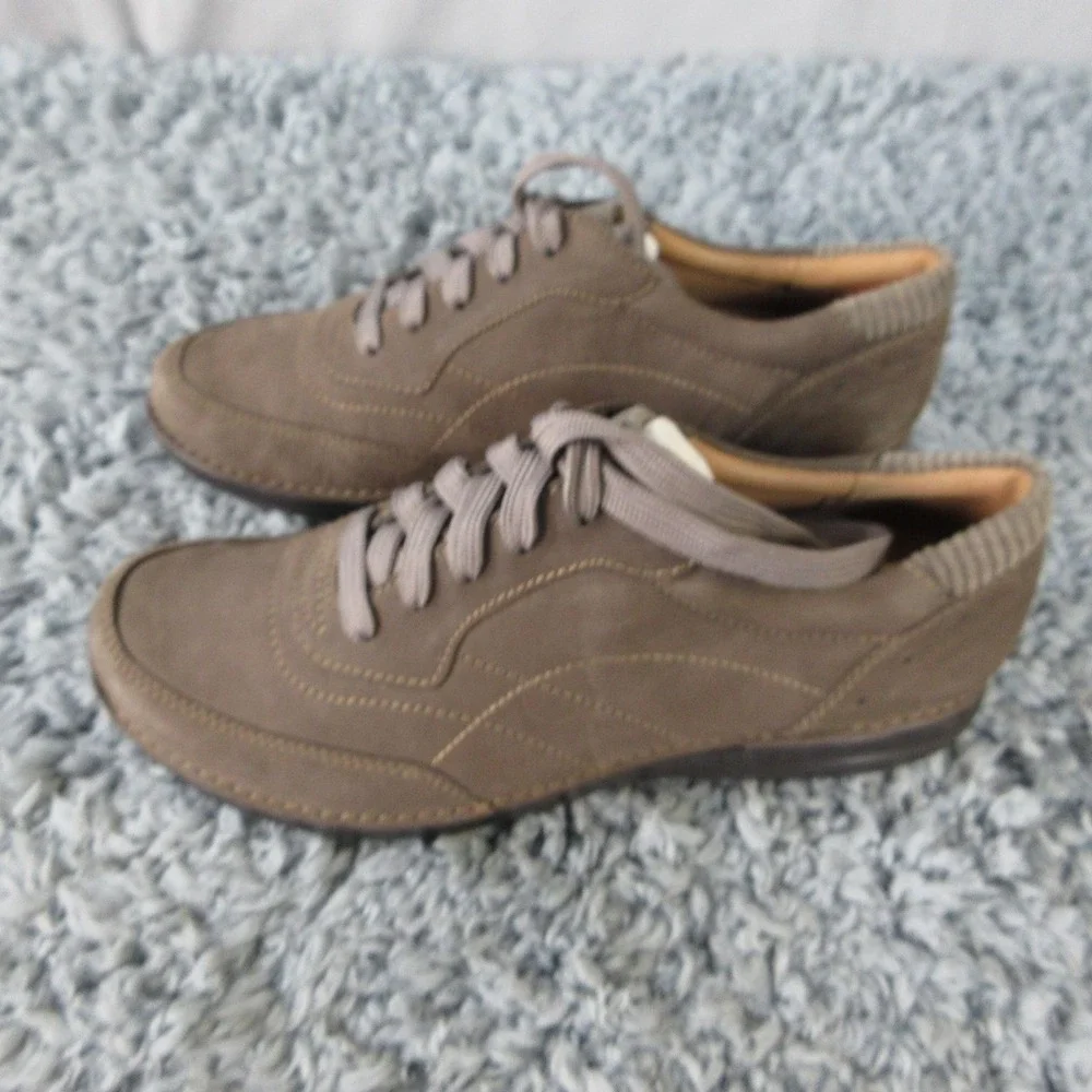 Clarks Shoes Womens Size 7 Brown Nubuck Unstructured Comfort Sneaker NWOB